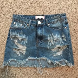 Signature eight denim distressed skirt size small